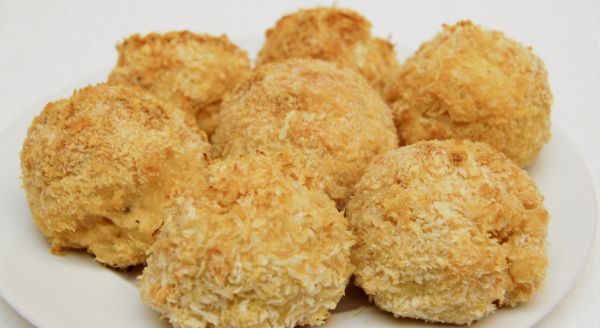 Cheese balls or other gourmet cheese
