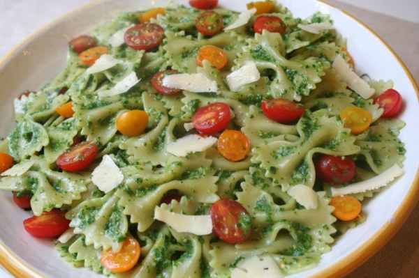 Farfalle with Spinach Pesto