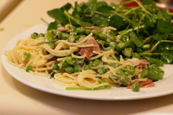 Fettucine with Peas, Asparagus, and Pancetta