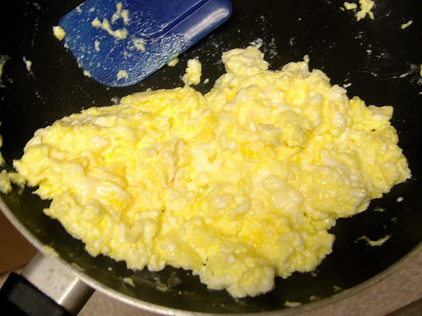 How to scramble eggs