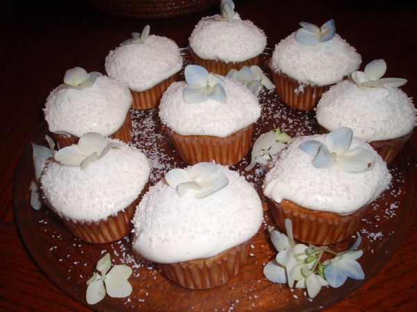 Lemon coconut cupcakes