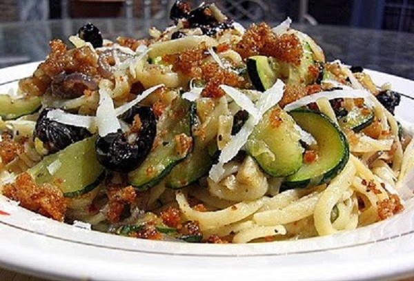 Linguine with zucchini and Riccotta