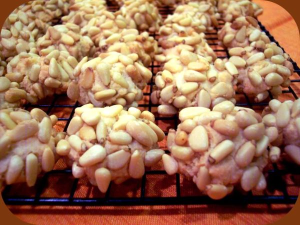 Pignoli cookies