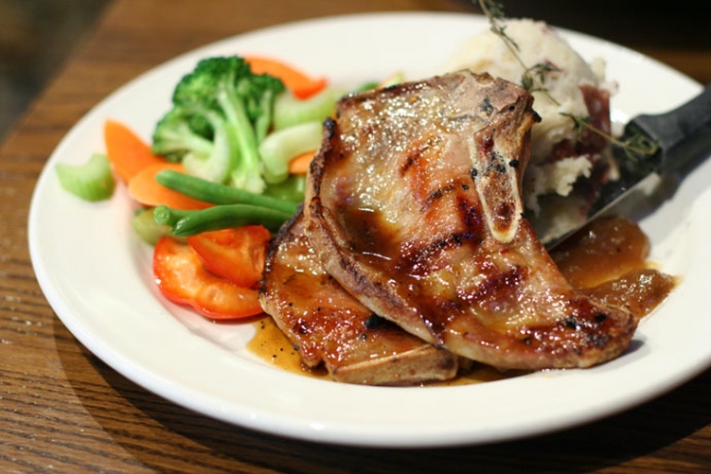 Pork chops with vegetables