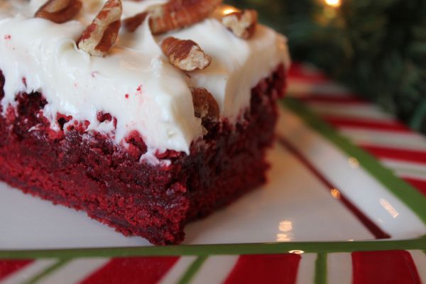Red velvet cake for Christmas