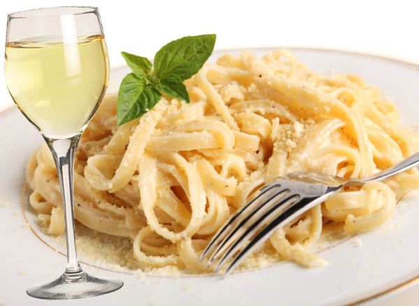 rs_1024x747-140221163921-1024.italian-wine-food-fettucini-alfredo-sauvignon-blanc