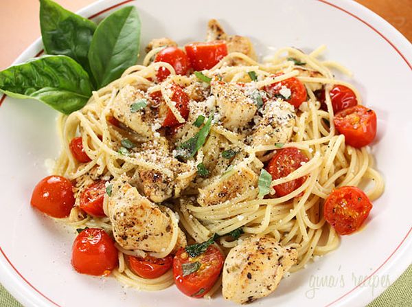 spaghetti-with-chicken-and-grape-tomatoes