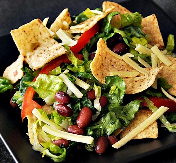 Salad mixed with Chips