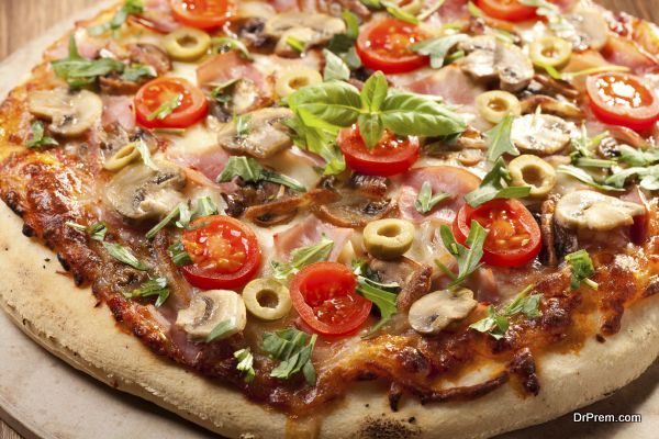 Pizza with ham and mushrooms