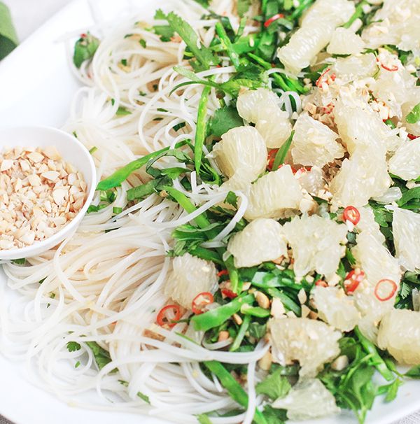 Pomelo noodles salad