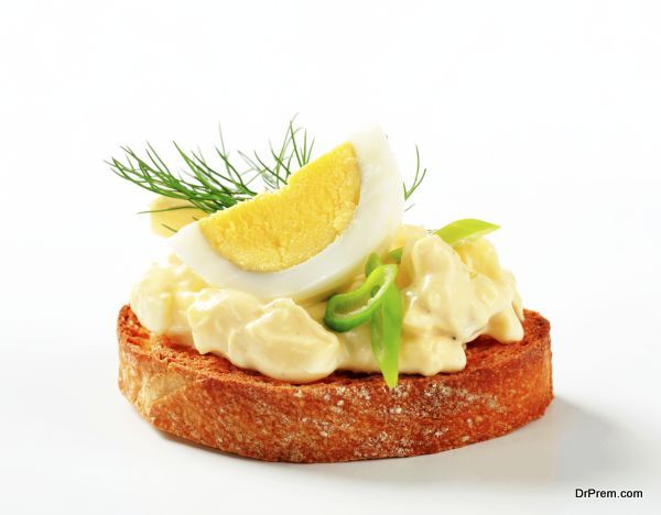 Toasted bread and egg spread