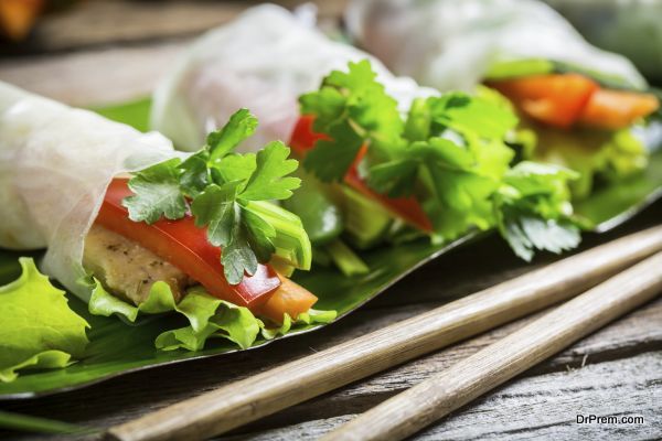 Spring rolls with vegetables and chicken