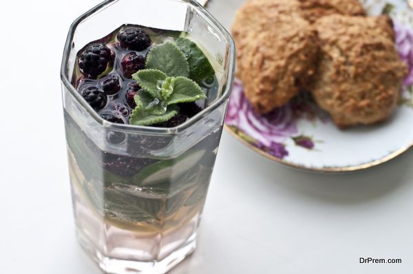 Oat biscuits and fresh cold lemonade