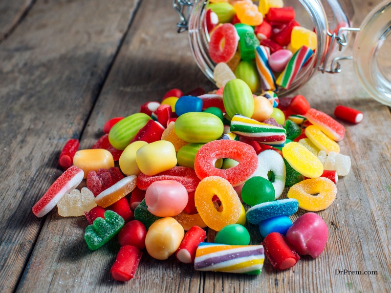 Edible jewelry with candies and fruitloops