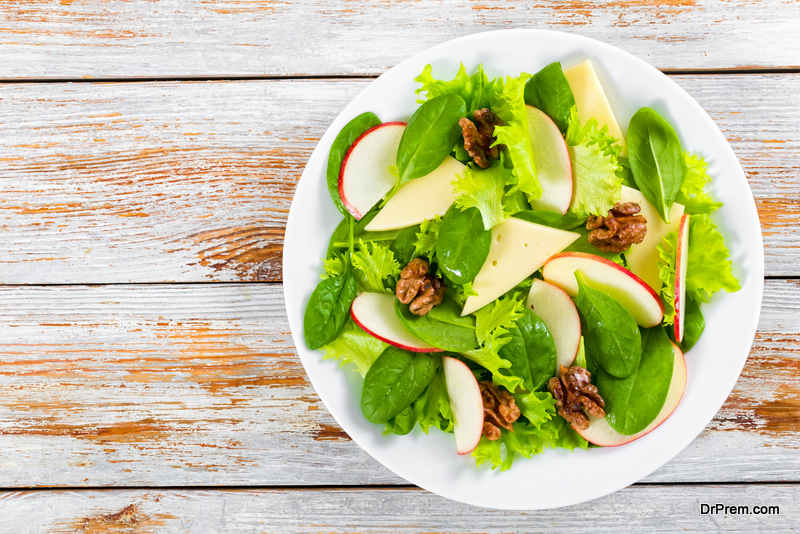 Warm-apple-salad-with-apple-cider-vinegar.